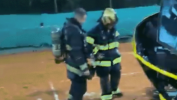 cayo un helicoptero en una cancha de tenis: tres personas heridas cayo un helicoptero en una cancha de tenis: tres personas heridas