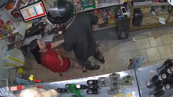 Violento robo en un kiosco del oeste: entró como cliente, forcejeó con la empleada y huyó | LM Neuquen Violento robo en un kiosco del oeste: entró como cliente, forcejeó con la empleada y huyó