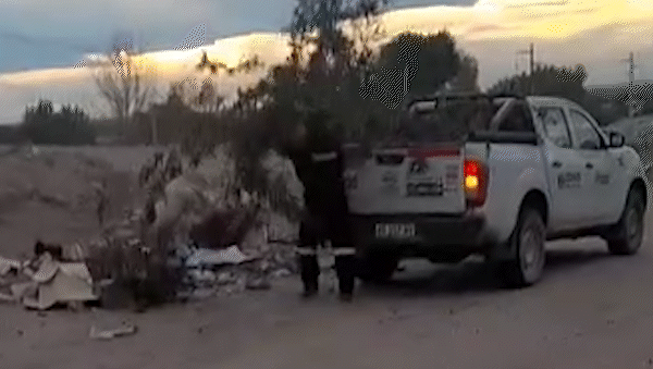 Más escraches a vecinos mugrientos: así tiran basura en Neuquén | LM Neuquen Más escraches a vecinos mugrientos: así tiran basura en Neuquén