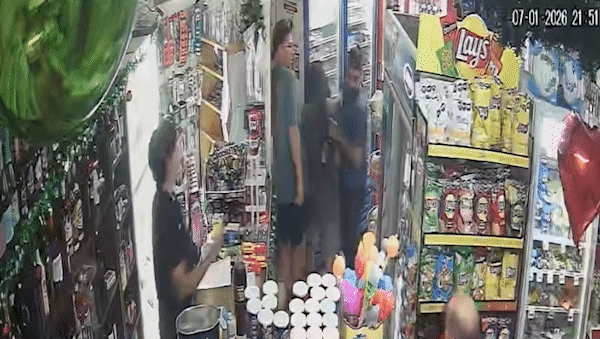 La brutal agresión ocurrió en un comercio de Centenario. | LM Neuquen La brutal agresión ocurrió en un comercio de Centenario.