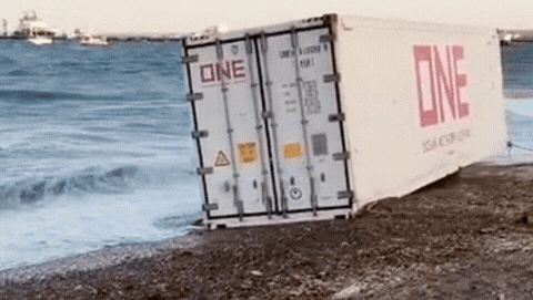 aparecio un contenedor flotando en el mar en puerto madryn: ¿que habia adentro? aparecio un contenedor flotando en el mar en puerto madryn: ¿que habia adentro?