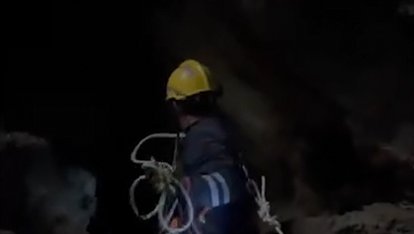 Heroico rescate de Poroto: un perro que estuvo cuatro días atrapado en una mina abandonada de Buta Ranquil | LM Neuquen Heroico rescate de Poroto: un perro que estuvo cuatro días atrapado en una mina abandonada de Buta Ranquil