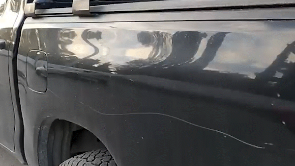 Buenos vecinos: denunció que una mujer le rayó la camioneta y la quiso atropellar por un estacionamiento | LM Neuquen Buenos vecinos: denunció que una mujer le rayó la camioneta y la quiso atropellar por un estacionamiento