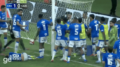 trompadas, patadas y corridas: la tremenda batalla campal entre cruzeiro y atletico mineiro que dejo 23 expulsados trompadas, patadas y corridas: la tremenda batalla campal entre cruzeiro y atletico mineiro que dejo 23 expulsados