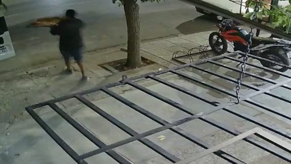 Perdió el control del auto, provocó un choque múltiple y un panadero se salvó de milagro | LM Neuquen Perdió el control del auto, provocó un choque múltiple y un panadero se salvó de milagro