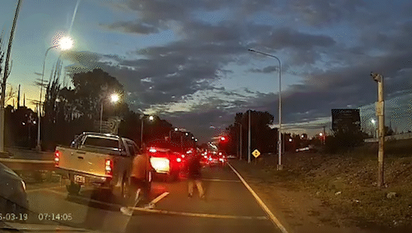 asi fue el brutal ataque a palazos en ruta 7: buscan al violento de la toyota hilux asi fue el brutal ataque a palazos en ruta 7: buscan al violento de la toyota hilux