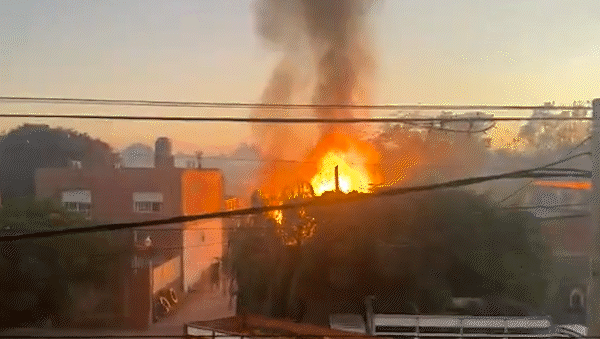 impactante explosion en un deposito y hay varios heridos: vuelan garrafas por todos lados impactante explosion en un deposito y hay varios heridos: vuelan garrafas por todos lados