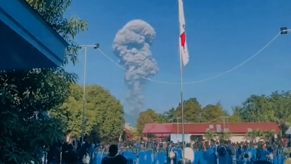 Erupción del volcán Dukono en Indonesia: tres muertos y rescate de excursionistas atrapados | LM Neuquen Erupción del volcán Dukono en Indonesia: tres muertos y rescate de excursionistas atrapados