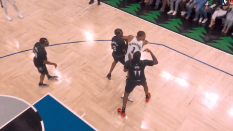 nba: wembanyama se volvio loco y fue expulsado tras un codazo nba: wembanyama se volvio loco y fue expulsado tras un codazo