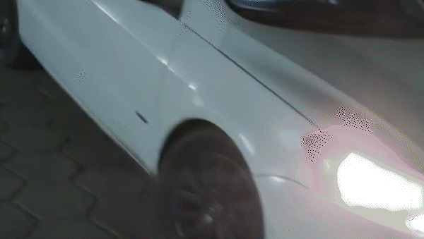 Filmaron a una pareja de borrachos en un estacionamiento y huyeron a toda velocidad | LM Neuquen Filmaron a una pareja de borrachos en un estacionamiento y huyeron a toda velocidad