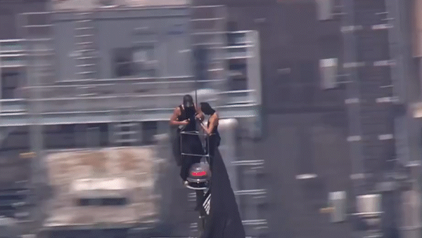 una pareja encapuchada escalo hasta la cima del empire state: las impactantes imagenes una pareja encapuchada escalo hasta la cima del empire state: las impactantes imagenes