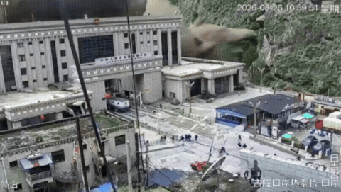 impactantes imagenes del tragico alud: 95 muertos y mas de 400 desaparecidos en nepal impactantes imagenes del tragico alud: 95 muertos y mas de 400 desaparecidos en nepal