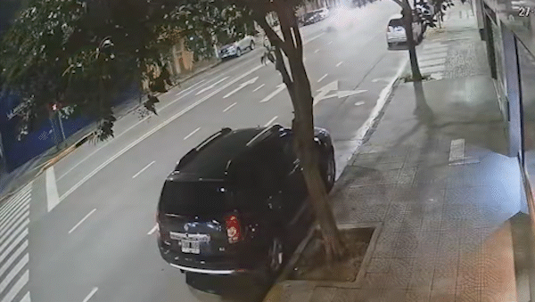 video: una camioneta circulaba en contramano y provoco un impactante choque con tres heridos video: una camioneta circulaba en contramano y provoco un impactante choque con tres heridos