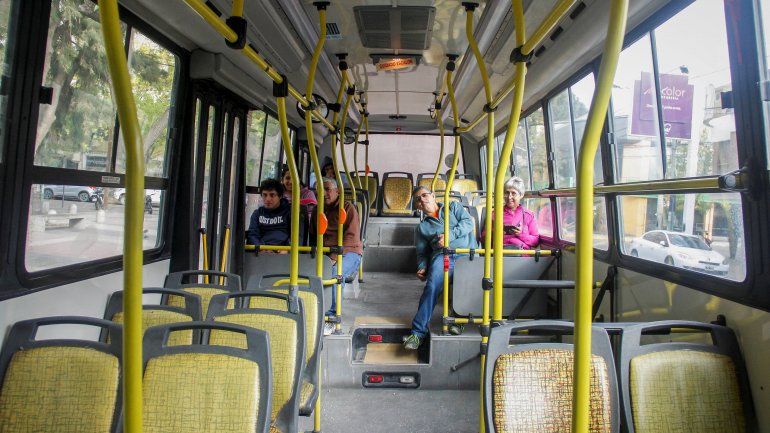 Por el coronavirus, los colectivos sólo podrán circular con pasajeros sentados
