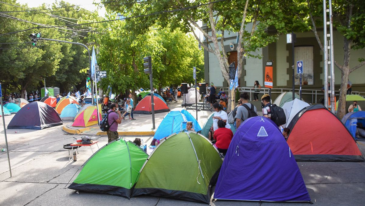 Acampe en Casa de Gobierno: Es una burla lo que plantean