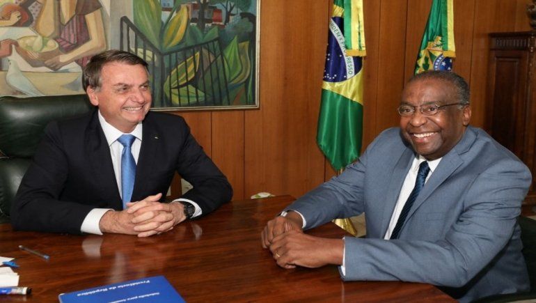 Un ministro de Bolsonaro renunció antes de asumir por mentir en el currículum