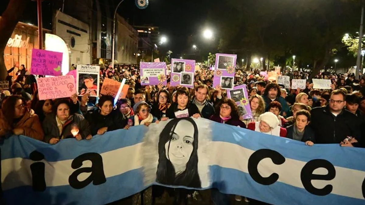 Una multitud marchó en Chaco reclamando la aparición de Cecilia thumbnail