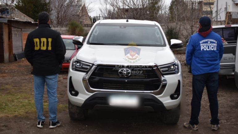 Detuvieron a un vecino de Zapala por una estafa y le secuestraron un arsenal