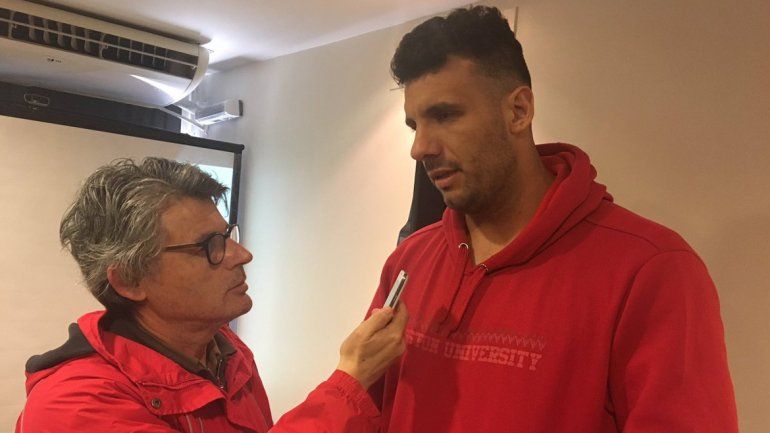 El escolta Sebastián Farías y el pivot Guillermo Saavedra