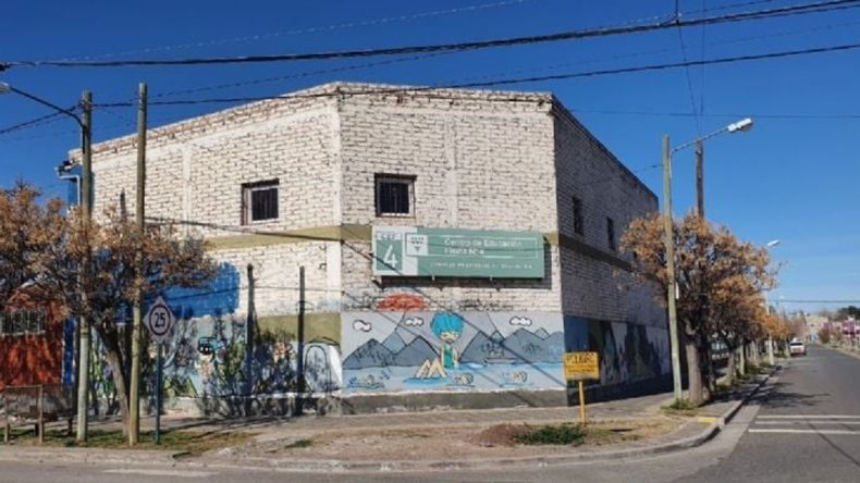 Suspenden las actividades en el CEF N°4 por el regreso de un director denunciado por maltrato | LM Neuquen Suspenden las actividades en el CEF N°4 por el regreso de un director denunciado por maltrato