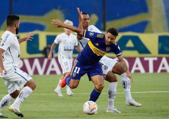 El Toto Salvio, de bajo nivel en los últimos duelos, es uno de los apuntados por el hincha de Boca.