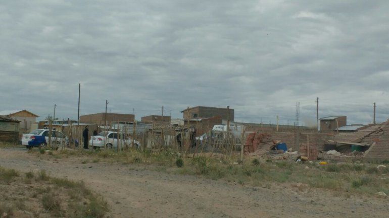 El despliegue policial fue en el barrio Primeros Pobladores.