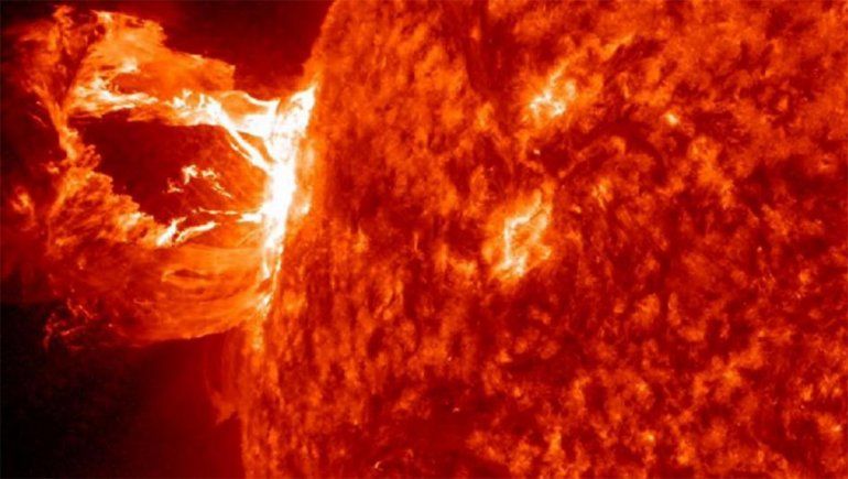 Alertas por apagones y fallas en satélites: la tormenta solar extrema que impactará en la Tierra