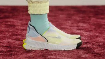 nike presento unas zapatillas que se ponen y quitan sin las manos nike presento unas zapatillas que se ponen y quitan sin las manos