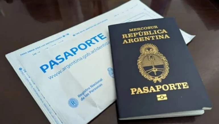 El Gobierno pidió con urgencia a los ciudadanos argentinos que devuelvan ciertos pasaportes que podrían tener defectos de seguridad.  El Gobierno pidió con urgencia a los ciudadanos argentinos que devuelvan ciertos pasaportes que podrían tener defectos de seguridad.