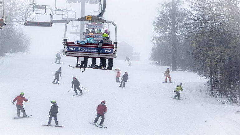 Más de mil personas subieron al cerro Chapelco en el arranque de la temporada