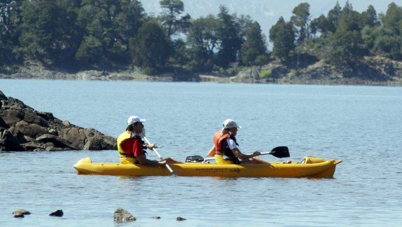 El canotaje es una de las actividades preferidas por los turistas.