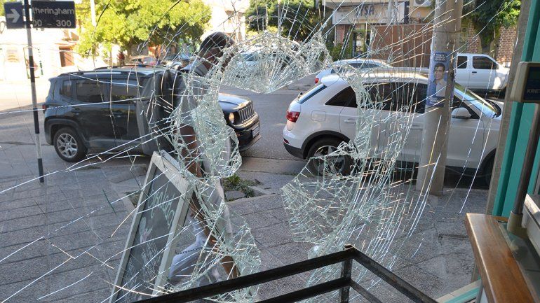 Panaderías en la mira: por tercera vez en dos meses destrozan un local en el centro