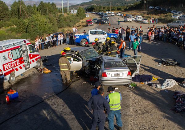 Tres muertos en un choque frontal a 12 km de San Martín de los Andes