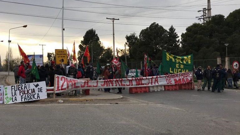 Ex trabajadores de MAM levantaron el corte en los puentes carreteros