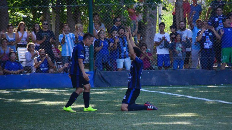 Urquiza festejó en casa y ahora quiere la victoria de visitante.