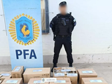 Un joven de 25 años fue detenido y tres mujeres mayores de edad quedaron identificadas.