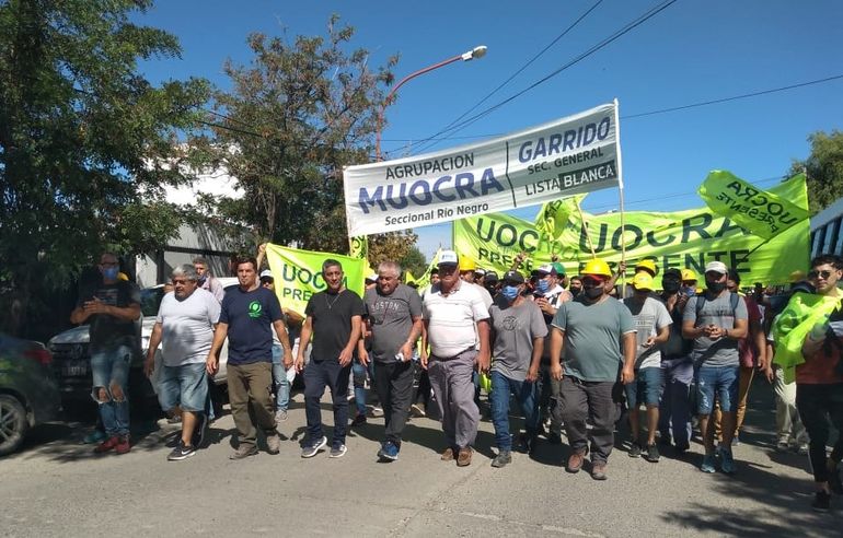 Cunde la preocupación y la bronca entre los trabajadores de la construcción del Alto Valle por la falta de empleo. La Uocra ha convocado para este jueves a una marcha repudio contra el gobierno nacional que rumbeará para los puentes carreteros.