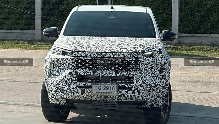 En el frente es donde se notan más los cambios de la nueva Toyota Hilux. Foto: Headlightmag. En el frente es donde se notan más los cambios de la nueva Toyota Hilux. Foto: Headlightmag.