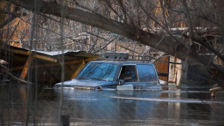 La crecida del río Neuquén dejó la zona de la isla El Porvenir en Centenario bajo agua. Pero volvieron a tener conexión terrestre. La crecida del río Neuquén dejó la zona de la isla El Porvenir en Centenario bajo agua. Pero volvieron a tener conexión terrestre.