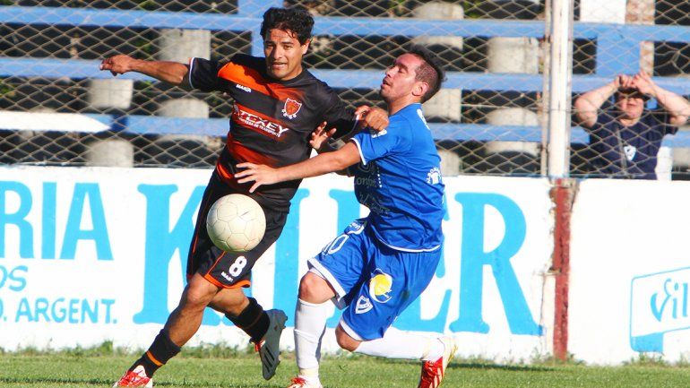 El memorable partido entre Racing de Avellaneda y el Rojo neuquino. Petrolero