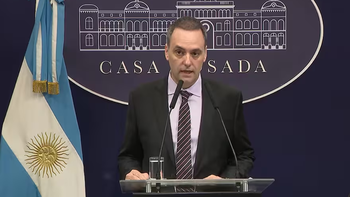 Manuel Adorni, cada vez más acostumbrado a esquivar preguntas en la conferencia de prensa. Manuel Adorni, cada vez más acostumbrado a esquivar preguntas en la conferencia de prensa.