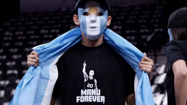 Lo que deja la noche de Manu: homenajes desde los pies hasta la cabeza