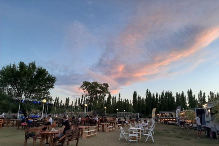 Cerró el bar en el que sirvieron tragos en la boca: sus dueños pidieron disculpas