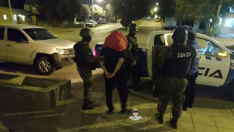 Allanaron un kiosco narco en Zapala y demoraron a dos hombres