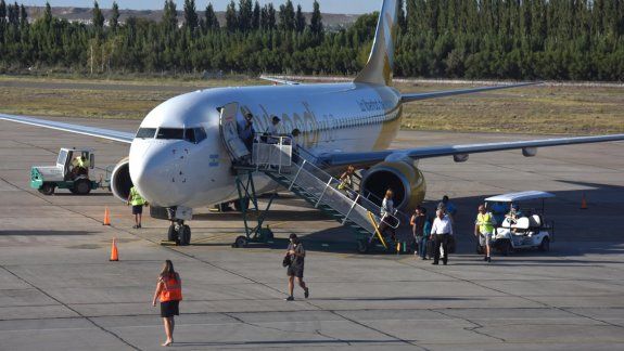 Llegó el primer vuelo de Flybondi: ¿qué dijeron los pasajeros sobre el viaje inaugural?