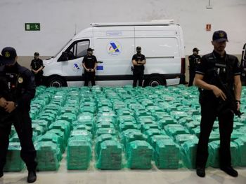 La Policiía de España incautó el mayor cargamento de cocaína llegado en cajas de bananas.