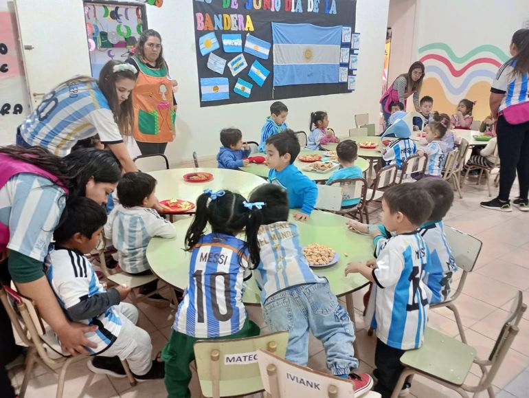 Festejos por el Día de la Bandera en Centenario. Festejos por el Día de la Bandera en Centenario.