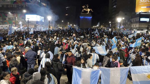 Los neuquinos se volcaron a las calles a festejar el triunfo de Argentina ante Cabo Verde en el Mundial 2026.