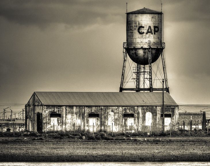 La Corporación Argentina de Productores de Carnes (CAP) llegó a la región a principios de la década del 40 y cesó sus actividades a mediados de la década del 80.