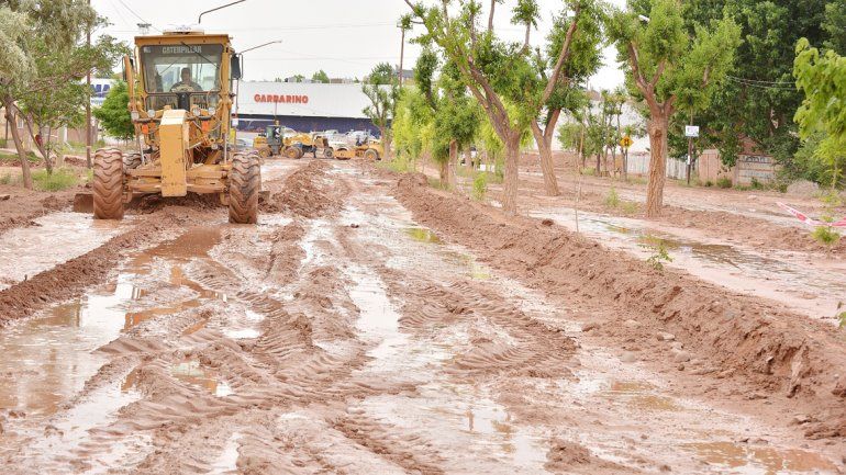 Máquinas trabajaron en las calles.